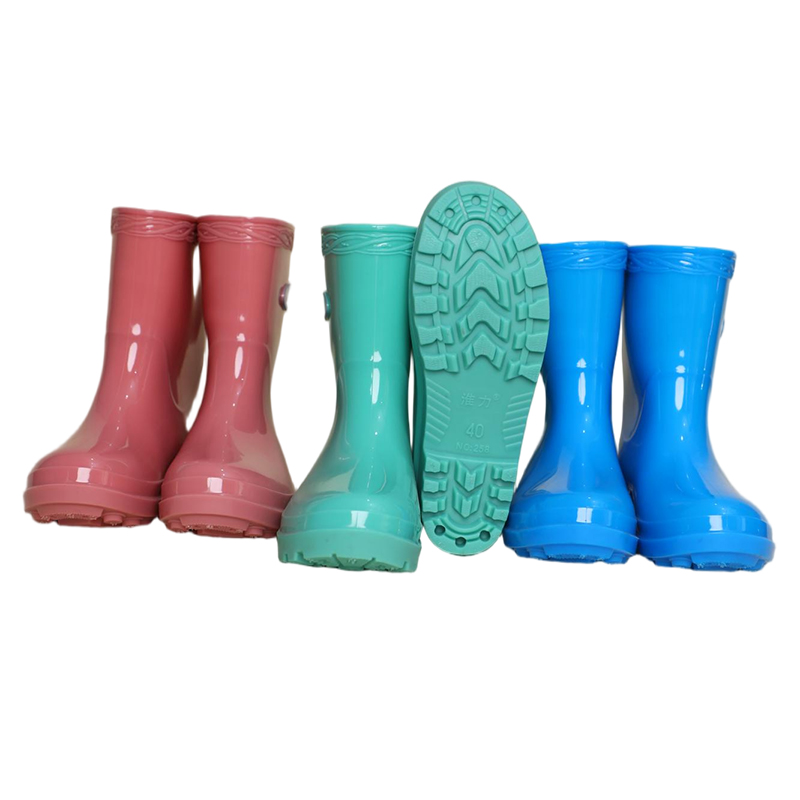 258 (Fashionable Women’s Short Boot)